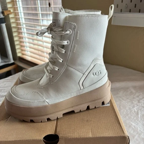 UGG Women's The Ugg Lug Lace-Up Platform Boots White/Cream Size 5 - Picture 2 of 16